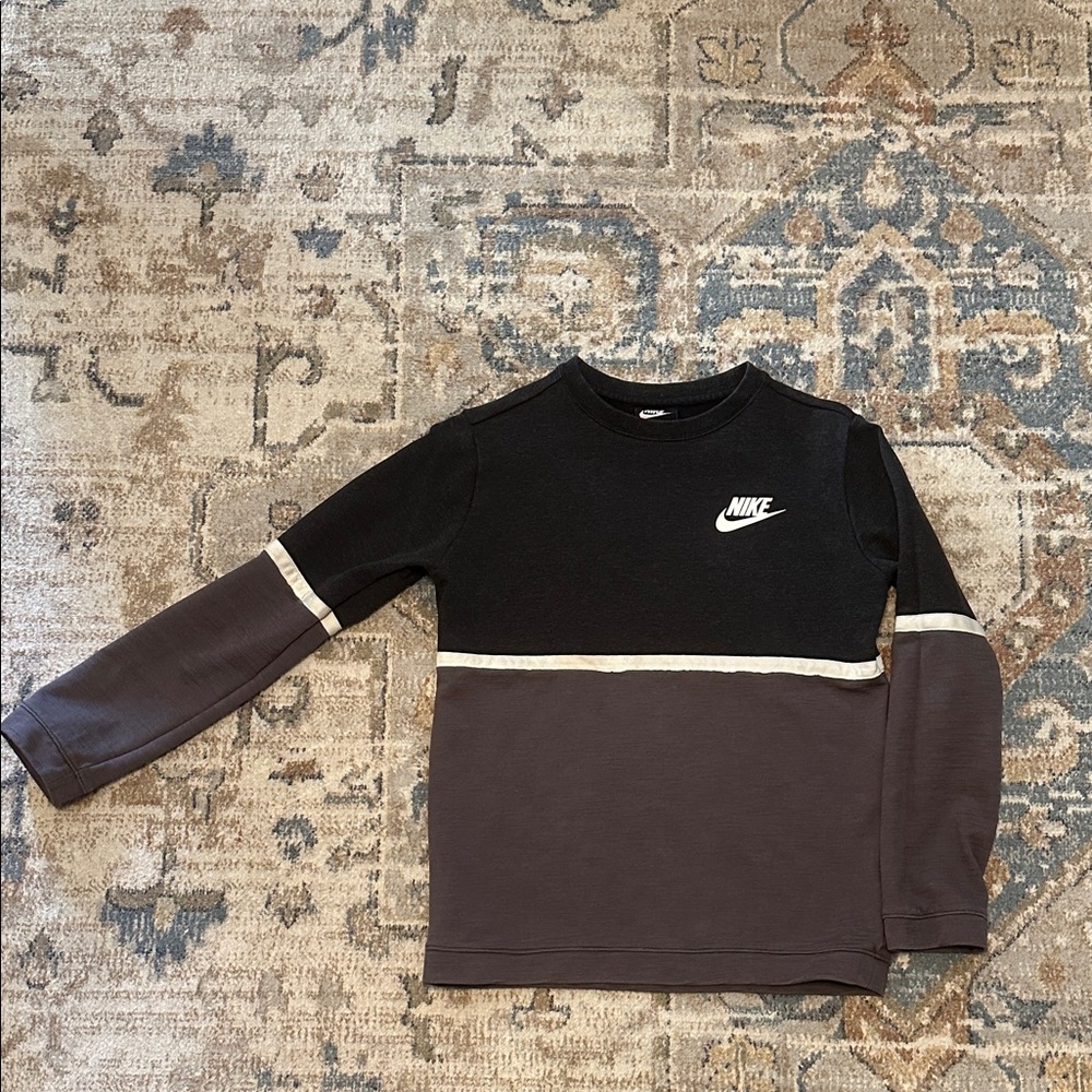 Nike Kids Black and Dark Gray Long Sleeve Tee
